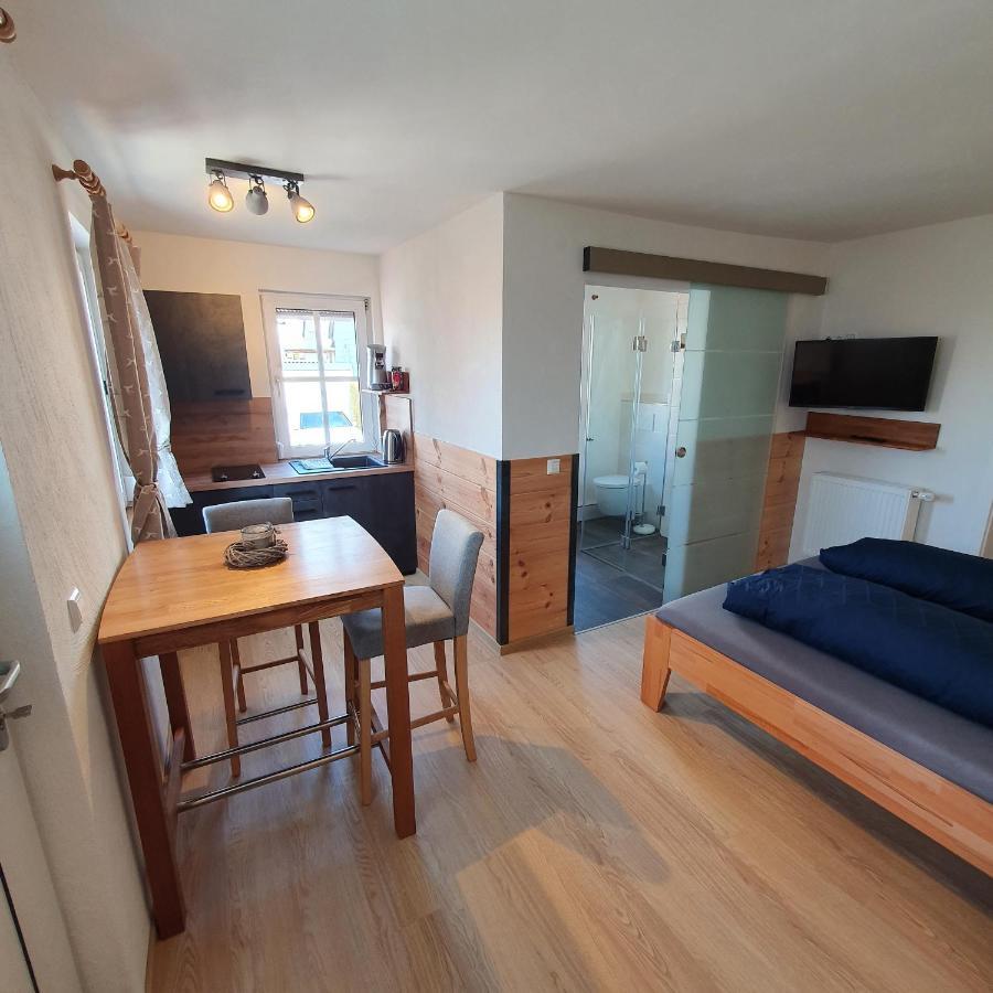 Appartement Alte Backstube - Huettenstube Und Ferienzimmer Auszeit Erkenbrechtsweiler